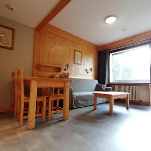 appartement-t1-avec-piscine-rsisdence-proche-megve-au-calme.hotels-rhonealpes.com/